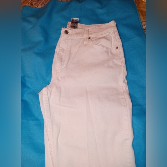 White Levi Strauss Ladies Signature Jeans - Picture 2 of 7